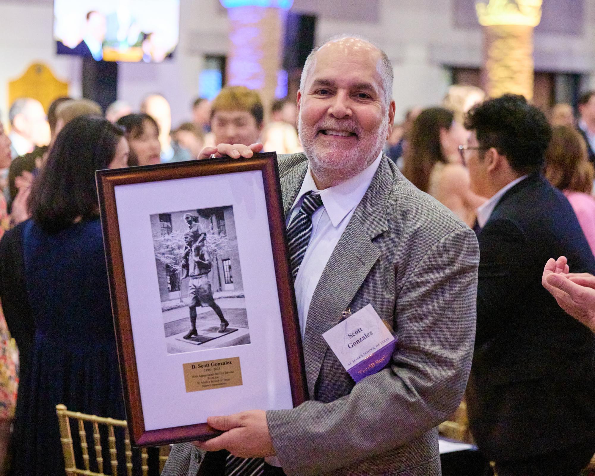 Retiring English teacher Scott Gonzalez receives award during Alumni Weekend