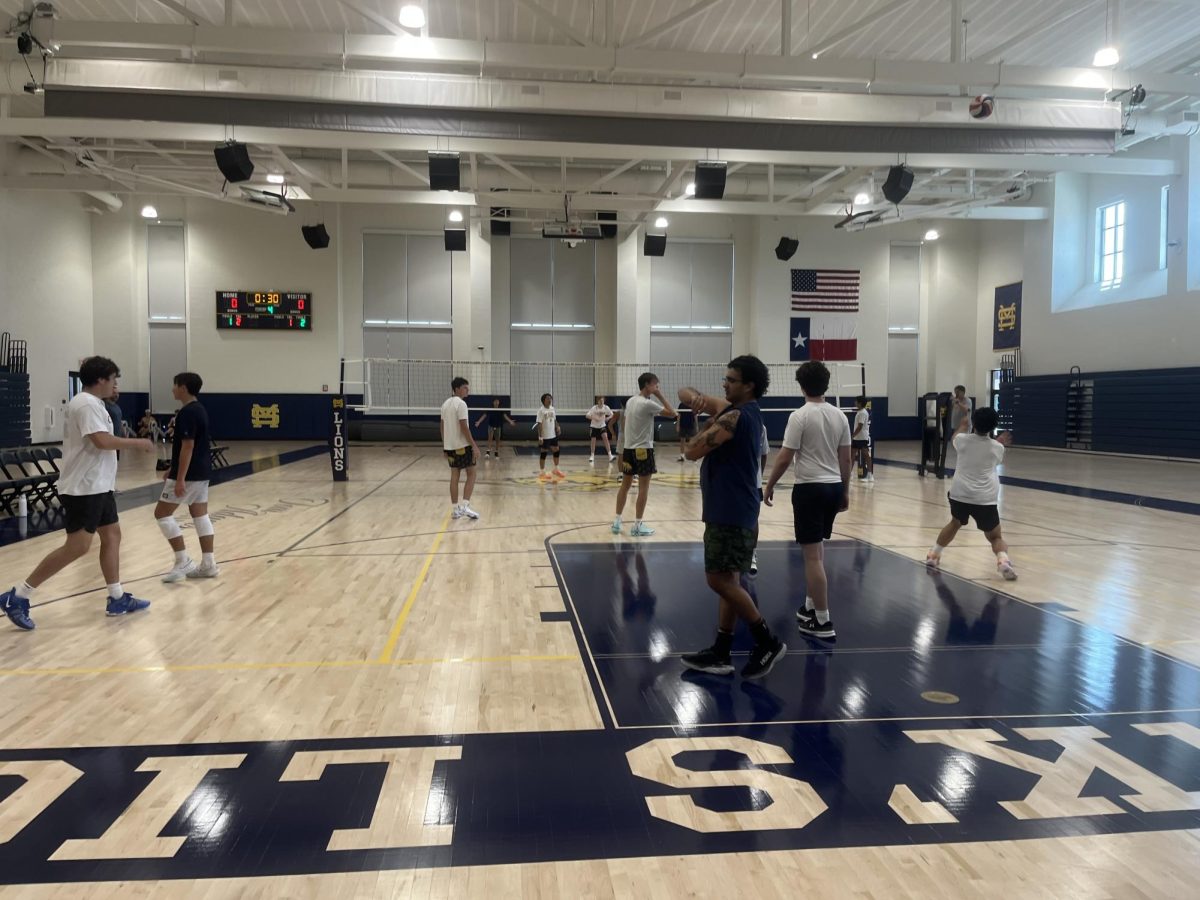 The Lions volleyball team scrimmages against the alumni squad