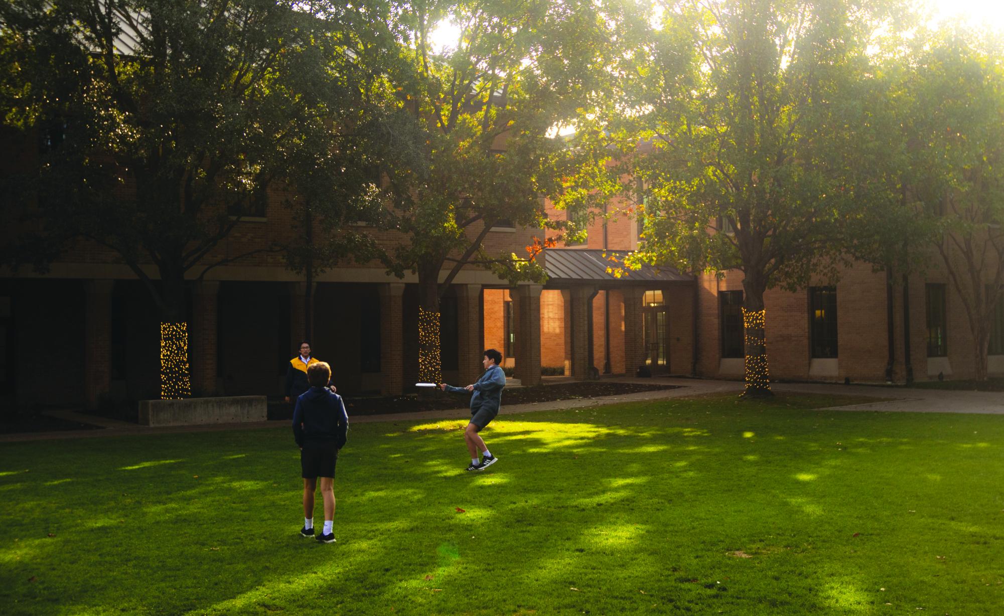 Middle Schoolers typically go outside and play games like frisbee during breaks between humanities periods, a consequence of the new schedule.