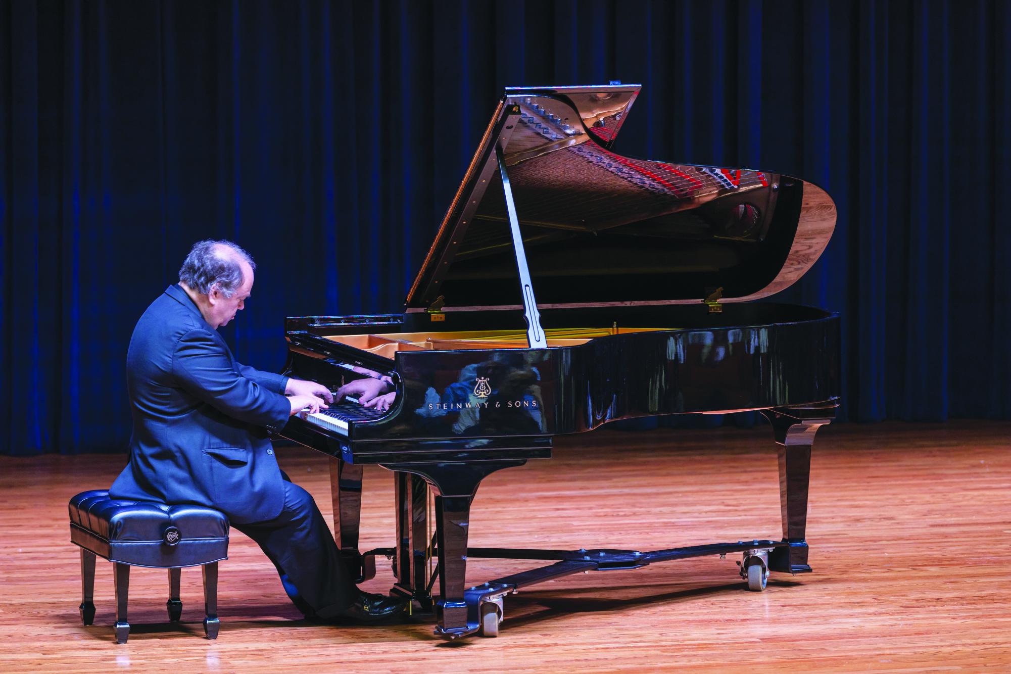 Jeffrey Swann performs at the 2019 Alumni Weekend. 